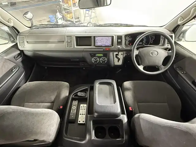 トヨタ ハイエース GL 佐賀県 2010(平22)年 4.5万km ホワイト ワンオーナー車/キャンピング仕様車/ベットキット/テーブル/家庭用テレビ/社外コンバーター/AC100V電源/カーテン/社外7インチナビ/フルセグテレビ/ETC/保証書/取扱説明書