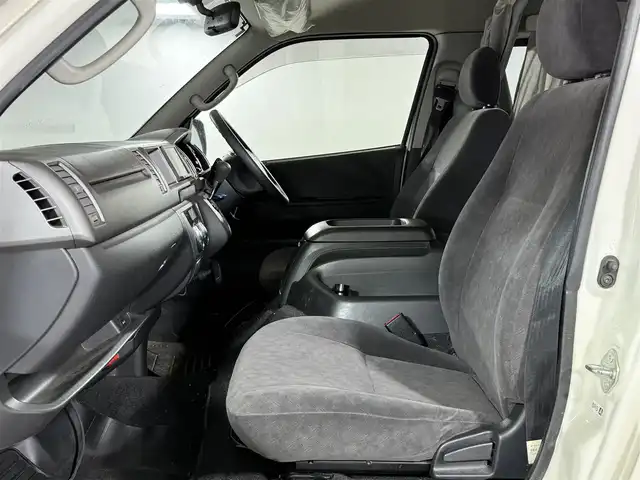 トヨタ ハイエース GL 佐賀県 2010(平22)年 4.5万km ホワイト ワンオーナー車/キャンピング仕様車/ベットキット/テーブル/家庭用テレビ/社外コンバーター/AC100V電源/カーテン/社外7インチナビ/フルセグテレビ/ETC/保証書/取扱説明書