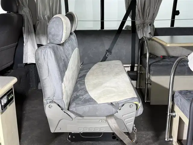 トヨタ ハイエース GL 佐賀県 2010(平22)年 4.5万km ホワイト ワンオーナー車/キャンピング仕様車/ベットキット/テーブル/家庭用テレビ/社外コンバーター/AC100V電源/カーテン/社外7インチナビ/フルセグテレビ/ETC/保証書/取扱説明書