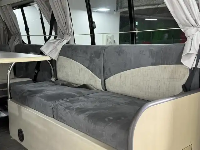 トヨタ ハイエース GL 佐賀県 2010(平22)年 4.5万km ホワイト ワンオーナー車/キャンピング仕様車/ベットキット/テーブル/家庭用テレビ/社外コンバーター/AC100V電源/カーテン/社外7インチナビ/フルセグテレビ/ETC/保証書/取扱説明書