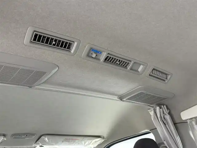 トヨタ ハイエース GL 佐賀県 2010(平22)年 4.5万km ホワイト ワンオーナー車/キャンピング仕様車/ベットキット/テーブル/家庭用テレビ/社外コンバーター/AC100V電源/カーテン/社外7インチナビ/フルセグテレビ/ETC/保証書/取扱説明書