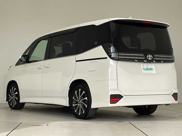 トヨタ ヴォクシー S－Z 愛知県 2022(令4)年 2.4万km ホワイトパールクリスタルシャイン 純正10.5型ディスプレイオーディオナビ/両側パワースライドドア/レーダークルーズコントロール/シートヒーター/バックカメラ/コーナーセンサー/純正アルミホイール/ETC2.0/LEDヘッドライト/インテリジェントミラー/リアオートエアコン/オートマチックハイビーム/ドライブレコーダー/衝突軽減システム/フルセグ/CD DVD/Bluetooth/ステアリングスイッチ/スマートキー/プッシュスタート