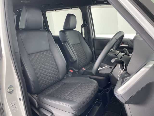 トヨタ ヴォクシー S－Z 愛知県 2022(令4)年 2.4万km ホワイトパールクリスタルシャイン 純正10.5型ディスプレイオーディオナビ/両側パワースライドドア/レーダークルーズコントロール/シートヒーター/バックカメラ/コーナーセンサー/純正アルミホイール/ETC2.0/LEDヘッドライト/インテリジェントミラー/リアオートエアコン/オートマチックハイビーム/ドライブレコーダー/衝突軽減システム/フルセグ/CD DVD/Bluetooth/ステアリングスイッチ/スマートキー/プッシュスタート