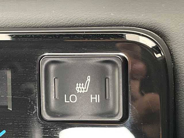 トヨタ ヴォクシー S－Z 愛知県 2022(令4)年 2.4万km ホワイトパールクリスタルシャイン 純正10.5型ディスプレイオーディオナビ/両側パワースライドドア/レーダークルーズコントロール/シートヒーター/バックカメラ/コーナーセンサー/純正アルミホイール/ETC2.0/LEDヘッドライト/インテリジェントミラー/リアオートエアコン/オートマチックハイビーム/ドライブレコーダー/衝突軽減システム/フルセグ/CD DVD/Bluetooth/ステアリングスイッチ/スマートキー/プッシュスタート