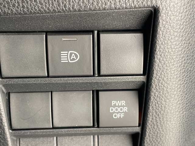 トヨタ ヴォクシー S－Z 愛知県 2022(令4)年 2.4万km ホワイトパールクリスタルシャイン 純正10.5型ディスプレイオーディオナビ/両側パワースライドドア/レーダークルーズコントロール/シートヒーター/バックカメラ/コーナーセンサー/純正アルミホイール/ETC2.0/LEDヘッドライト/インテリジェントミラー/リアオートエアコン/オートマチックハイビーム/ドライブレコーダー/衝突軽減システム/フルセグ/CD DVD/Bluetooth/ステアリングスイッチ/スマートキー/プッシュスタート