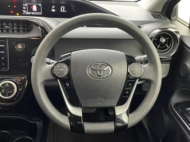 トヨタ アクア S スタイルブラック 群馬県 2021(令3)年 1.4万km ブラックマイカ 禁煙車　社外７インチナビ　オートマチックハイビーム　オートライト　LEDライト　ビルトインETC アラウンドビューカメラ　純正フロアマット　ドライブレコーダー　オートエアコン　プッシュスタート