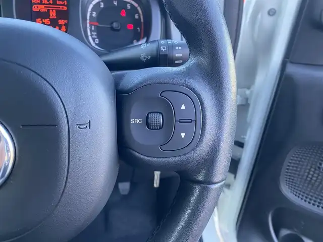 フィアット パンダ イージー 福岡県 2022(令4)年 2万km 白 ・1オーナー/・USBポート/・純正14ホイール/・アイドリングストップ/・F・Rフォグランプ