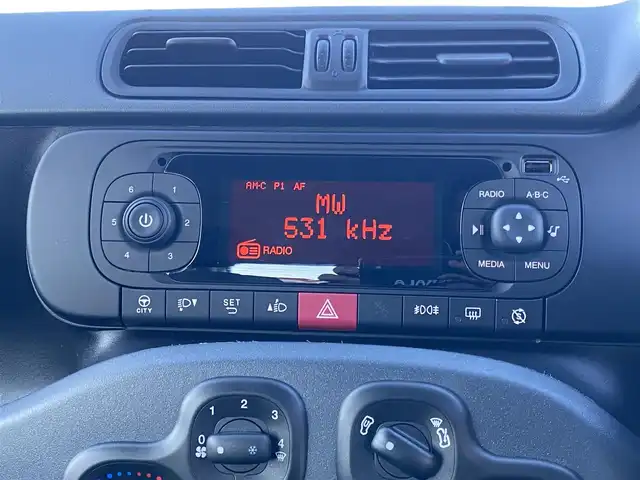 フィアット パンダ イージー 福岡県 2022(令4)年 2万km 白 ・1オーナー/・USBポート/・純正14ホイール/・アイドリングストップ/・F・Rフォグランプ