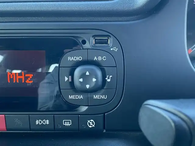 フィアット パンダ イージー 福岡県 2022(令4)年 2万km 白 ・1オーナー/・USBポート/・純正14ホイール/・アイドリングストップ/・F・Rフォグランプ