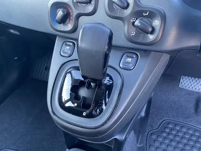 フィアット パンダ イージー 福岡県 2022(令4)年 2万km 白 ・1オーナー/・USBポート/・純正14ホイール/・アイドリングストップ/・F・Rフォグランプ