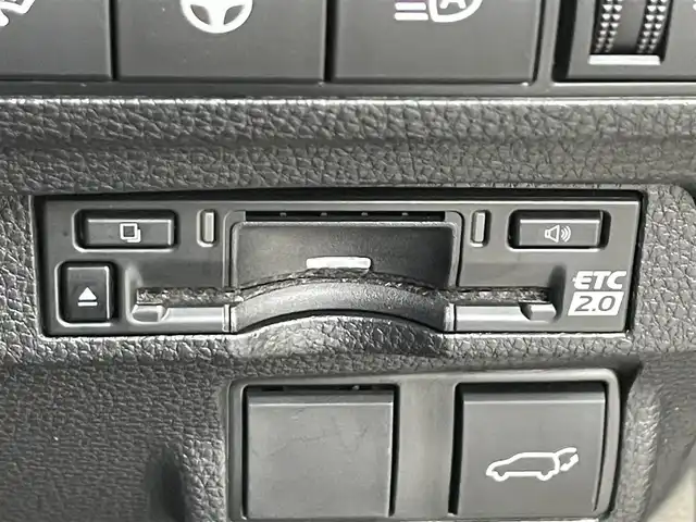 トヨタ カローラ クロス ハイブリッド Z 滋賀県 2023(令5)年 3.3万km アティチュードブラックマイカ 純正10インチディスプレイオーディオ/【Bluetooth/フルセグTV/USB】/ハーフレザーシート/全方位カメラ/追従クルーズコントロール/レーンキープアシスト/プリクラッシュセーフティ/クリアランスソナー/LEDヘッドライト/オートマチックハイビーム/パーキングアシスト/前後ドライブレコーダー/ビルトインETC2.0/D席パワーシート/D/Nシートヒーター/パワーバックドア/電動パーキングブレーキ/オートブレーキホールド/ステアリングヒーター/プッシュスタート/スマートキー/ステアリングリモコン/純正フロアマット