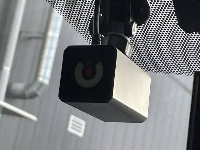 トヨタ カローラ クロス ハイブリッド Z 滋賀県 2023(令5)年 3.3万km アティチュードブラックマイカ 純正10インチディスプレイオーディオ/【Bluetooth/フルセグTV/USB】/ハーフレザーシート/全方位カメラ/追従クルーズコントロール/レーンキープアシスト/プリクラッシュセーフティ/クリアランスソナー/LEDヘッドライト/オートマチックハイビーム/パーキングアシスト/前後ドライブレコーダー/ビルトインETC2.0/D席パワーシート/D/Nシートヒーター/パワーバックドア/電動パーキングブレーキ/オートブレーキホールド/ステアリングヒーター/プッシュスタート/スマートキー/ステアリングリモコン/純正フロアマット