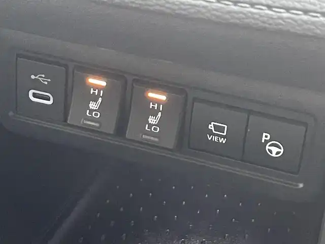 トヨタ カローラ クロス ハイブリッド Z 滋賀県 2023(令5)年 3.3万km アティチュードブラックマイカ 純正10インチディスプレイオーディオ/【Bluetooth/フルセグTV/USB】/ハーフレザーシート/全方位カメラ/追従クルーズコントロール/レーンキープアシスト/プリクラッシュセーフティ/クリアランスソナー/LEDヘッドライト/オートマチックハイビーム/パーキングアシスト/前後ドライブレコーダー/ビルトインETC2.0/D席パワーシート/D/Nシートヒーター/パワーバックドア/電動パーキングブレーキ/オートブレーキホールド/ステアリングヒーター/プッシュスタート/スマートキー/ステアリングリモコン/純正フロアマット