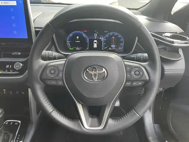 トヨタ カローラ クロス ハイブリッド Z 滋賀県 2023(令5)年 3.3万km アティチュードブラックマイカ 純正10インチディスプレイオーディオ/【Bluetooth/フルセグTV/USB】/ハーフレザーシート/全方位カメラ/追従クルーズコントロール/レーンキープアシスト/プリクラッシュセーフティ/クリアランスソナー/LEDヘッドライト/オートマチックハイビーム/パーキングアシスト/前後ドライブレコーダー/ビルトインETC2.0/D席パワーシート/D/Nシートヒーター/パワーバックドア/電動パーキングブレーキ/オートブレーキホールド/ステアリングヒーター/プッシュスタート/スマートキー/ステアリングリモコン/純正フロアマット