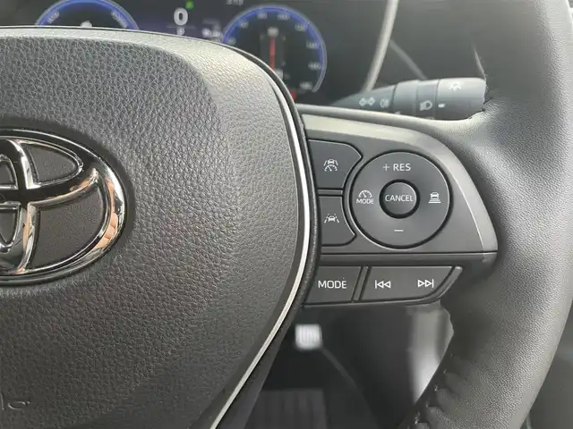 トヨタ カローラ クロス ハイブリッド Z 滋賀県 2023(令5)年 3.3万km アティチュードブラックマイカ 純正10インチディスプレイオーディオ/【Bluetooth/フルセグTV/USB】/ハーフレザーシート/全方位カメラ/追従クルーズコントロール/レーンキープアシスト/プリクラッシュセーフティ/クリアランスソナー/LEDヘッドライト/オートマチックハイビーム/パーキングアシスト/前後ドライブレコーダー/ビルトインETC2.0/D席パワーシート/D/Nシートヒーター/パワーバックドア/電動パーキングブレーキ/オートブレーキホールド/ステアリングヒーター/プッシュスタート/スマートキー/ステアリングリモコン/純正フロアマット