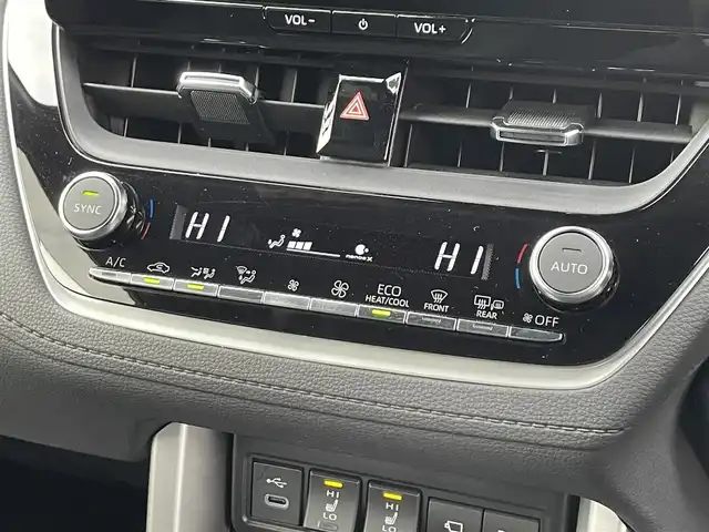 トヨタ カローラ クロス ハイブリッド Z 滋賀県 2023(令5)年 3.3万km アティチュードブラックマイカ 純正10インチディスプレイオーディオ/【Bluetooth/フルセグTV/USB】/ハーフレザーシート/全方位カメラ/追従クルーズコントロール/レーンキープアシスト/プリクラッシュセーフティ/クリアランスソナー/LEDヘッドライト/オートマチックハイビーム/パーキングアシスト/前後ドライブレコーダー/ビルトインETC2.0/D席パワーシート/D/Nシートヒーター/パワーバックドア/電動パーキングブレーキ/オートブレーキホールド/ステアリングヒーター/プッシュスタート/スマートキー/ステアリングリモコン/純正フロアマット