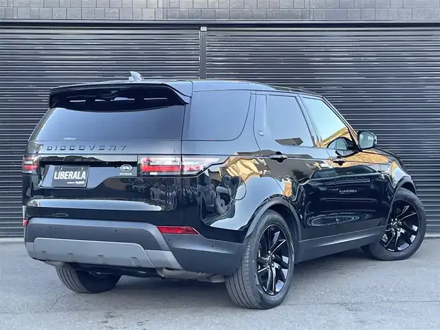 ランドローバー ランドローバー ディスカバリー HSE 静岡県 2020(令2)年 3.9万km サントリーニブラック サンルーフ/黒革/セレクトパック1/・5+2シート/・フロントシートヒーター/・ヒーテッドフロントスクリーン/・プライバシーガラス/・ACC/・自動緊急ブレーキ/・ドライブパック/・レーンデパーチャーワーニング/・デジタルTVチューナー/ブラックデザインパック/MERIDIANスピーカー/純正ナビ/(Bluetooth/AppleCarPlay/CD/USB/フルセグ)/メモリー付パワーシート/BSM/HDC/ESC/電動リアゲート/360°カメラ/LEDライト/ETC2.0/ボディーカラー(サントリーニブラックメタリック)