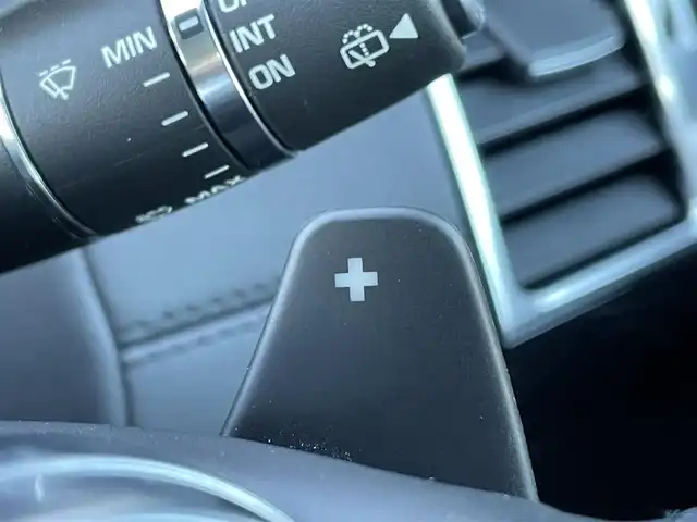 ランドローバー ランドローバー ディスカバリー HSE 静岡県 2020(令2)年 3.9万km サントリーニブラック サンルーフ/黒革/セレクトパック1/・5+2シート/・フロントシートヒーター/・ヒーテッドフロントスクリーン/・プライバシーガラス/・ACC/・自動緊急ブレーキ/・ドライブパック/・レーンデパーチャーワーニング/・デジタルTVチューナー/ブラックデザインパック/MERIDIANスピーカー/純正ナビ/(Bluetooth/AppleCarPlay/CD/USB/フルセグ)/メモリー付パワーシート/BSM/HDC/ESC/電動リアゲート/360°カメラ/LEDライト/ETC2.0/ボディーカラー(サントリーニブラックメタリック)