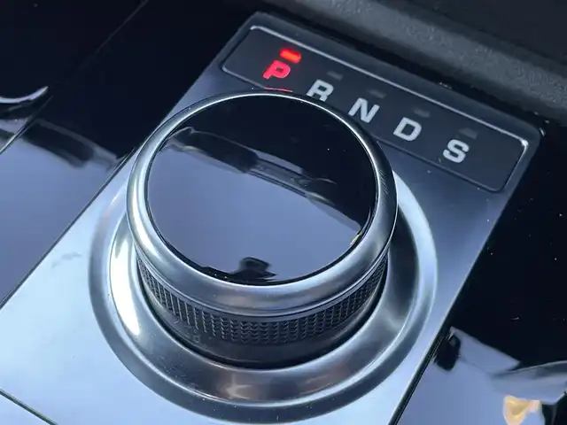 ランドローバー ランドローバー ディスカバリー HSE 静岡県 2020(令2)年 3.9万km サントリーニブラック サンルーフ/黒革/セレクトパック1/・5+2シート/・フロントシートヒーター/・ヒーテッドフロントスクリーン/・プライバシーガラス/・ACC/・自動緊急ブレーキ/・ドライブパック/・レーンデパーチャーワーニング/・デジタルTVチューナー/ブラックデザインパック/MERIDIANスピーカー/純正ナビ/(Bluetooth/AppleCarPlay/CD/USB/フルセグ)/メモリー付パワーシート/BSM/HDC/ESC/電動リアゲート/360°カメラ/LEDライト/ETC2.0/ボディーカラー(サントリーニブラックメタリック)