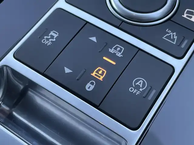 ランドローバー ランドローバー ディスカバリー HSE 静岡県 2020(令2)年 3.9万km サントリーニブラック サンルーフ/黒革/セレクトパック1/・5+2シート/・フロントシートヒーター/・ヒーテッドフロントスクリーン/・プライバシーガラス/・ACC/・自動緊急ブレーキ/・ドライブパック/・レーンデパーチャーワーニング/・デジタルTVチューナー/ブラックデザインパック/MERIDIANスピーカー/純正ナビ/(Bluetooth/AppleCarPlay/CD/USB/フルセグ)/メモリー付パワーシート/BSM/HDC/ESC/電動リアゲート/360°カメラ/LEDライト/ETC2.0/ボディーカラー(サントリーニブラックメタリック)