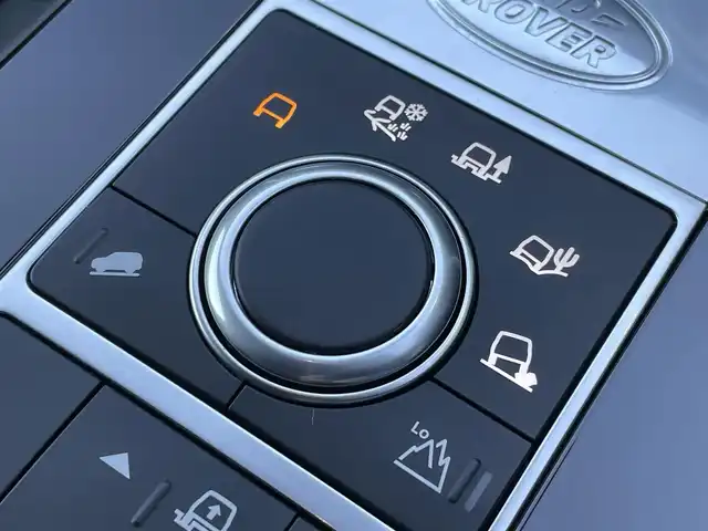 ランドローバー ランドローバー ディスカバリー HSE 静岡県 2020(令2)年 3.9万km サントリーニブラック サンルーフ/黒革/セレクトパック1/・5+2シート/・フロントシートヒーター/・ヒーテッドフロントスクリーン/・プライバシーガラス/・ACC/・自動緊急ブレーキ/・ドライブパック/・レーンデパーチャーワーニング/・デジタルTVチューナー/ブラックデザインパック/MERIDIANスピーカー/純正ナビ/(Bluetooth/AppleCarPlay/CD/USB/フルセグ)/メモリー付パワーシート/BSM/HDC/ESC/電動リアゲート/360°カメラ/LEDライト/ETC2.0/ボディーカラー(サントリーニブラックメタリック)