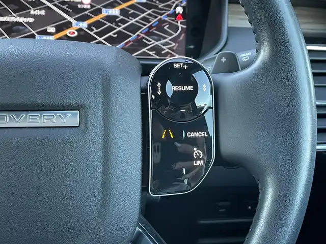 ランドローバー ランドローバー ディスカバリー HSE 静岡県 2020(令2)年 3.9万km サントリーニブラック サンルーフ/黒革/セレクトパック1/・5+2シート/・フロントシートヒーター/・ヒーテッドフロントスクリーン/・プライバシーガラス/・ACC/・自動緊急ブレーキ/・ドライブパック/・レーンデパーチャーワーニング/・デジタルTVチューナー/ブラックデザインパック/MERIDIANスピーカー/純正ナビ/(Bluetooth/AppleCarPlay/CD/USB/フルセグ)/メモリー付パワーシート/BSM/HDC/ESC/電動リアゲート/360°カメラ/LEDライト/ETC2.0/ボディーカラー(サントリーニブラックメタリック)