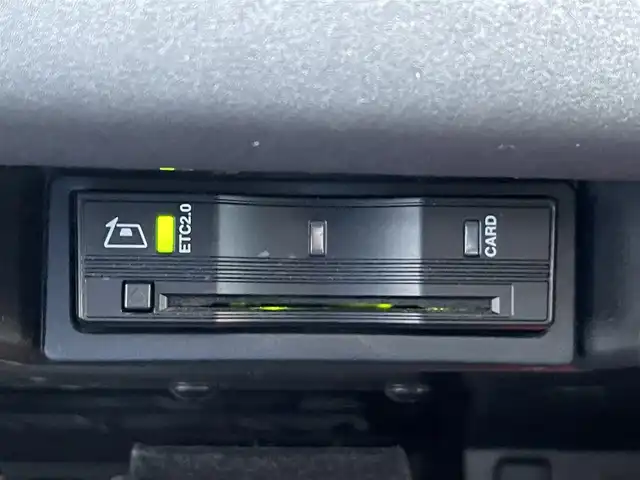 ランドローバー ランドローバー ディスカバリー HSE 静岡県 2020(令2)年 3.9万km サントリーニブラック サンルーフ/黒革/セレクトパック1/・5+2シート/・フロントシートヒーター/・ヒーテッドフロントスクリーン/・プライバシーガラス/・ACC/・自動緊急ブレーキ/・ドライブパック/・レーンデパーチャーワーニング/・デジタルTVチューナー/ブラックデザインパック/MERIDIANスピーカー/純正ナビ/(Bluetooth/AppleCarPlay/CD/USB/フルセグ)/メモリー付パワーシート/BSM/HDC/ESC/電動リアゲート/360°カメラ/LEDライト/ETC2.0/ボディーカラー(サントリーニブラックメタリック)