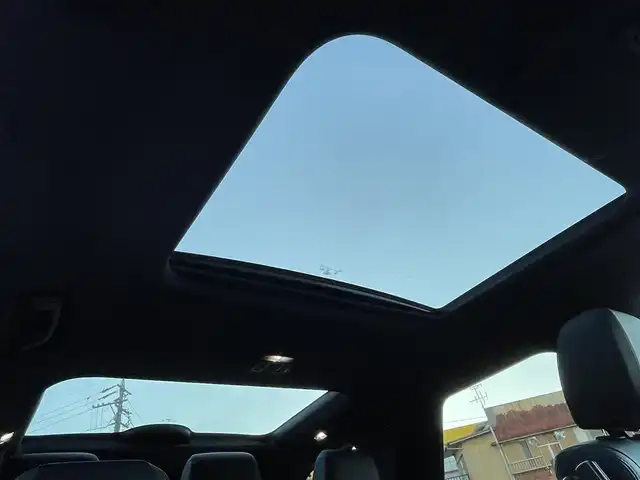 ランドローバー ランドローバー ディスカバリー HSE 静岡県 2020(令2)年 3.9万km サントリーニブラック サンルーフ/黒革/セレクトパック1/・5+2シート/・フロントシートヒーター/・ヒーテッドフロントスクリーン/・プライバシーガラス/・ACC/・自動緊急ブレーキ/・ドライブパック/・レーンデパーチャーワーニング/・デジタルTVチューナー/ブラックデザインパック/MERIDIANスピーカー/純正ナビ/(Bluetooth/AppleCarPlay/CD/USB/フルセグ)/メモリー付パワーシート/BSM/HDC/ESC/電動リアゲート/360°カメラ/LEDライト/ETC2.0/ボディーカラー(サントリーニブラックメタリック)