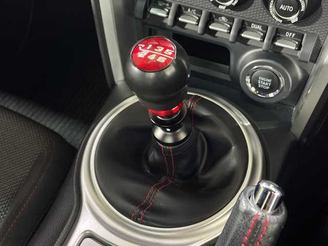 スバル ＢＲＺ S 神奈川県 2016(平28)年 4.4万km WRブルーパール 社外SDナビ/バックカメラ/クルーズコントロール/横滑り防止装置/ETC/HIDヘッドライト/pioneer製ツイーター/フォグランプ/オートライト/ウィンカーミラー/電動格納ミラー/純正17インチAW/シートリフター/プッシュスタート/スマートキー/フロアマット