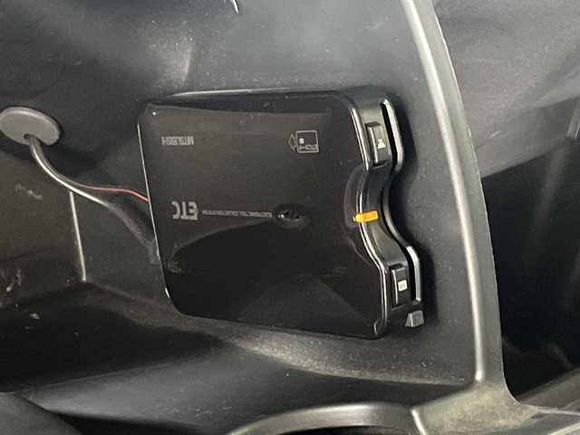 ホンダ フリード ハイブリット 神奈川県 2013(平25)年 3.2万km プレミアムホワイトパール 純正9インチナビ【VXM-135VFN】/AM　FM　DVD　CD　Bluetooth/片側パワースライドドア/バックカメラ/クルーズコントロール/ETC/スマートキー×2/純正フロアマット/保証書/取扱説明書/前後ドライブレコーダー/ディスチャージヘッドライト/フォグランプ/電動格納ミラー/VSA