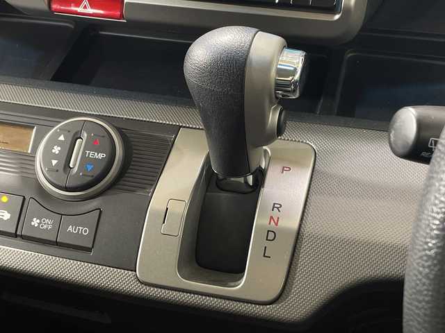 ホンダ フリード ハイブリット 神奈川県 2013(平25)年 3.2万km プレミアムホワイトパール 純正9インチナビ【VXM-135VFN】/AM　FM　DVD　CD　Bluetooth/片側パワースライドドア/バックカメラ/クルーズコントロール/ETC/スマートキー×2/純正フロアマット/保証書/取扱説明書/前後ドライブレコーダー/ディスチャージヘッドライト/フォグランプ/電動格納ミラー/VSA