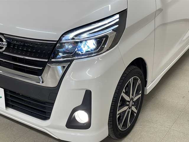 日産 デイズ ルークス ハイウェイスター Gターボ 熊本県 2017(平29)年 3.6万km ホワイトパール ターボ車/社外SDナビ/Bluetooth/フルセグTV/ステアリングリモコン/クルーズコントロール/両側パワースライドドア/AUTOライト/フォグランプ/オートハイビーム/アイドリングストップ/CD/DVD/自動防眩ミラー/プッシュスタート