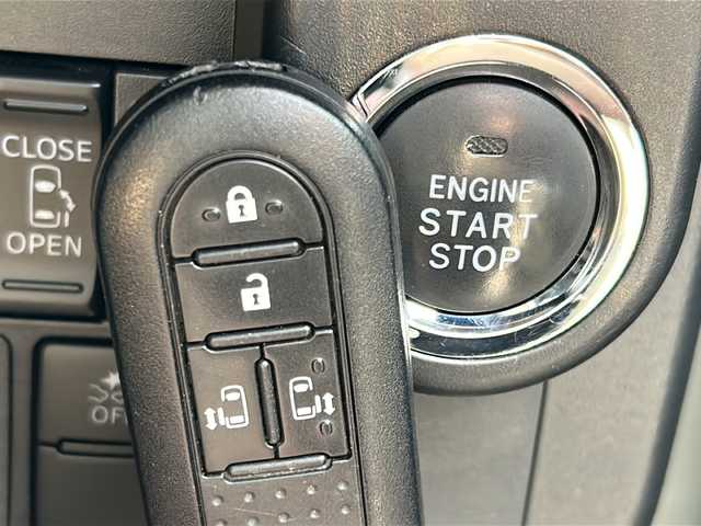 トヨタ ルーミー カスタムG－T 石川県 2018(平30)年 7万km パールホワイトⅢ 8インチ社外ナビ〔AVIC-CL901〕/　・フルセグTV/　・CD/DVD/　・Bluetooth接続/　・SDミュージックサーバー/　・AM/FMラジオ/バックカメラ/ETC/前席シートヒーター/両側パワースライドドア/LEDヘッドライト/プッシュスタート/スマートキー