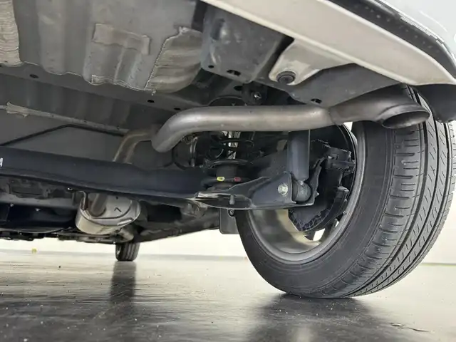 ホンダ Ｎ ＢＯＸ カスタム L ターボ スタイル+ブラック 三重県 2022(令4)年 5万km プラチナホワイトパール ガソリンターボ/FF/MTモード付インパネCVT/純正 8インチナビ VXU-227NBi/（CD/DVD/RADIO/TV/SD/MUSIC RACK/HDMI/Bluetooth/USB/iPod/CarPlay/後席会話機能）/バックカメラ/両側パワースライドドア/ドライブレコーダー 前後/ETC/Honda SENSING/・衝突軽減ブレーキ［CMBS］/・車線維持支援システム［LKAS］/・路外逸脱抑制機能/・アダプティブクルーズコントロール［ACC］/・標識認識機能/・先行車発進お知らせ機能/・パーキングセンサーシステム/装備/・ハーフレザーシート/・シートヒーター（D/N）/・オートエアコン/・オートライト/・LED ヘッドランプ＋フロントフォグランプ/・電子制御パーキングブレーキ/・ブレーキホールド機能/・リヤドアロールサンシェード/・後席ダイブダウン＆チップアップ/・パドルシフト/・充電用USBジャックx2＋入力対応USBジャックx1/・純正 ラバーフロアマット/・プッシュスタート/・保/・予備スマートキーx1