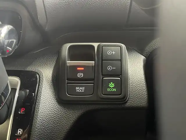 ホンダ Ｎ ＢＯＸ カスタム L ターボ スタイル+ブラック 三重県 2022(令4)年 5万km プラチナホワイトパール ガソリンターボ/FF/MTモード付インパネCVT/純正 8インチナビ VXU-227NBi/（CD/DVD/RADIO/TV/SD/MUSIC RACK/HDMI/Bluetooth/USB/iPod/CarPlay/後席会話機能）/バックカメラ/両側パワースライドドア/ドライブレコーダー 前後/ETC/Honda SENSING/・衝突軽減ブレーキ［CMBS］/・車線維持支援システム［LKAS］/・路外逸脱抑制機能/・アダプティブクルーズコントロール［ACC］/・標識認識機能/・先行車発進お知らせ機能/・パーキングセンサーシステム/装備/・ハーフレザーシート/・シートヒーター（D/N）/・オートエアコン/・オートライト/・LED ヘッドランプ＋フロントフォグランプ/・電子制御パーキングブレーキ/・ブレーキホールド機能/・リヤドアロールサンシェード/・後席ダイブダウン＆チップアップ/・パドルシフト/・充電用USBジャックx2＋入力対応USBジャックx1/・純正 ラバーフロアマット/・プッシュスタート/・保/・予備スマートキーx1
