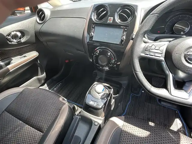 日産 ノート e－パワー メダリスト 神奈川県 2018(平30)年 16.2万km プレミアムコロナオレンジ 保証書　取説/純正メモリナビ/BT/CD/DVD/フルセグ/全周囲モニター/スマートキー×2/追従機能付きクルーズコントロール/プッシュスタート/ETC/アイドリングストップ