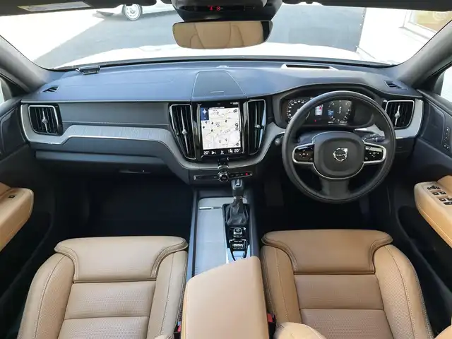ボルボ ＸＣ６０ D4 AWD インスクリプション 山梨県 2019(令1)年 0.5万km クリスタルホワイトP 純正HDDナビ/　（フルセグTV/BT/AppleCarPlay/AndroidAuto）/360°カメラ/ベージュ革/シートヒーター/ベンチレーション/ステアリングヒーター/HUD/harman/kardon/LEDヘッドライト/ETC/純正19インチAW