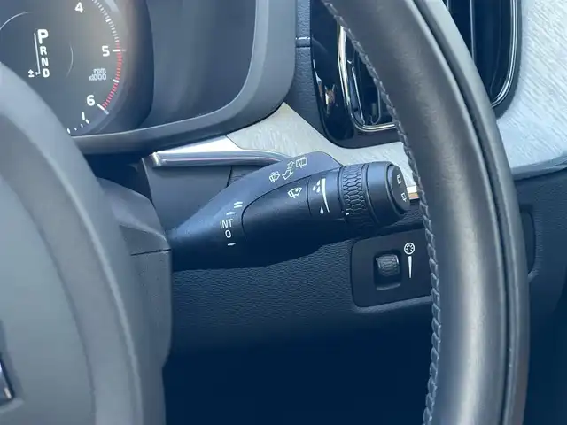 ボルボ ＸＣ６０ D4 AWD インスクリプション 山梨県 2019(令1)年 0.5万km クリスタルホワイトP 純正HDDナビ/　（フルセグTV/BT/AppleCarPlay/AndroidAuto）/360°カメラ/ベージュ革/シートヒーター/ベンチレーション/ステアリングヒーター/HUD/harman/kardon/LEDヘッドライト/ETC/純正19インチAW