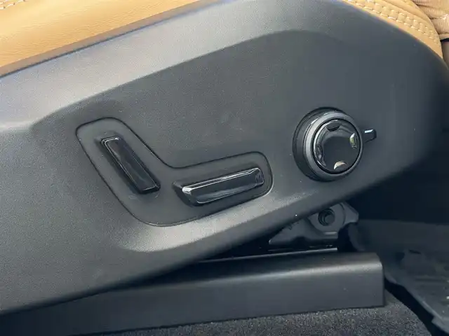 ボルボ ＸＣ６０ D4 AWD インスクリプション 山梨県 2019(令1)年 0.5万km クリスタルホワイトP 純正HDDナビ/　（フルセグTV/BT/AppleCarPlay/AndroidAuto）/360°カメラ/ベージュ革/シートヒーター/ベンチレーション/ステアリングヒーター/HUD/harman/kardon/LEDヘッドライト/ETC/純正19インチAW