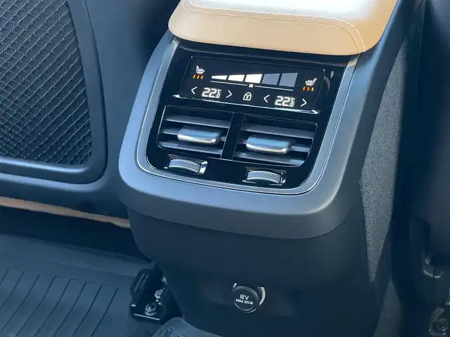 ボルボ ＸＣ６０ D4 AWD インスクリプション 山梨県 2019(令1)年 0.5万km クリスタルホワイトP 純正HDDナビ/　（フルセグTV/BT/AppleCarPlay/AndroidAuto）/360°カメラ/ベージュ革/シートヒーター/ベンチレーション/ステアリングヒーター/HUD/harman/kardon/LEDヘッドライト/ETC/純正19インチAW