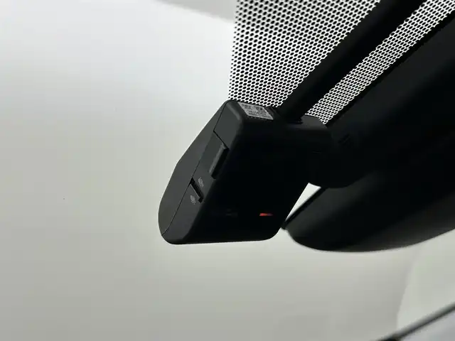トヨタ プリウス A 福岡県 2019(平31)年 3.5万km スティールブロンドM 純正ナビ（フルセグＴＶ）　/バックカメラ　/前方ドラレコ　/ビルトインＥＴＣ２．０　/ＡＣＣ　/コーナーセンサー　/衝突軽減ブレーキ　/レーンキープ　/ＰＫＳＢ　/ＢＳＭ　/ＲＣＴＡ　/パーキングアシスト　/ＨＵＤ　/パワーシート