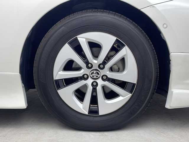 トヨタ プリウス A 三重県 2017(平29)年 2.4万km ホワイトパールクリスタルシャイン トヨタセーフティーセンス/プリクラッシュセーフティー/レーダークルーズコントロール/レーンディパーチャーアラート/ブラインドスポットモニター/インテリジェントクリアランスソナー/禁煙車/純正9インチSDナビ/Bluetooth/社外エアロパーツ（F.S.R）/フルセグTV/バックカメラ/ヘッドアップディスプレイ/ビルトインETC/プッシュスタート/スマートキー/ウィンカードアミラー/LEDヘッドライト/LEDフォグ/取扱説明書