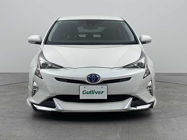 トヨタ プリウス A 三重県 2017(平29)年 2.4万km ホワイトパールクリスタルシャイン トヨタセーフティーセンス/プリクラッシュセーフティー/レーダークルーズコントロール/レーンディパーチャーアラート/ブラインドスポットモニター/インテリジェントクリアランスソナー/禁煙車/純正9インチSDナビ/Bluetooth/社外エアロパーツ（F.S.R）/フルセグTV/バックカメラ/ヘッドアップディスプレイ/ビルトインETC/プッシュスタート/スマートキー/ウィンカードアミラー/LEDヘッドライト/LEDフォグ/取扱説明書