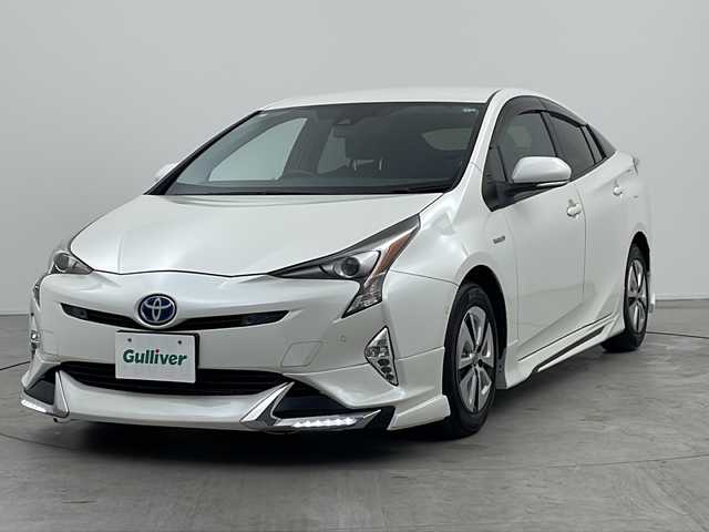 トヨタ プリウス A 三重県 2017(平29)年 2.4万km ホワイトパールクリスタルシャイン トヨタセーフティーセンス/プリクラッシュセーフティー/レーダークルーズコントロール/レーンディパーチャーアラート/ブラインドスポットモニター/インテリジェントクリアランスソナー/禁煙車/純正9インチSDナビ/Bluetooth/社外エアロパーツ（F.S.R）/フルセグTV/バックカメラ/ヘッドアップディスプレイ/ビルトインETC/プッシュスタート/スマートキー/ウィンカードアミラー/LEDヘッドライト/LEDフォグ/取扱説明書