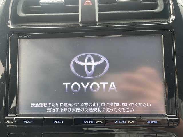 トヨタ プリウス A 三重県 2017(平29)年 2.4万km ホワイトパールクリスタルシャイン トヨタセーフティーセンス/プリクラッシュセーフティー/レーダークルーズコントロール/レーンディパーチャーアラート/ブラインドスポットモニター/インテリジェントクリアランスソナー/禁煙車/純正9インチSDナビ/Bluetooth/社外エアロパーツ（F.S.R）/フルセグTV/バックカメラ/ヘッドアップディスプレイ/ビルトインETC/プッシュスタート/スマートキー/ウィンカードアミラー/LEDヘッドライト/LEDフォグ/取扱説明書