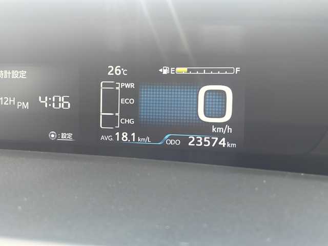 トヨタ プリウス A 三重県 2017(平29)年 2.4万km ホワイトパールクリスタルシャイン トヨタセーフティーセンス/プリクラッシュセーフティー/レーダークルーズコントロール/レーンディパーチャーアラート/ブラインドスポットモニター/インテリジェントクリアランスソナー/禁煙車/純正9インチSDナビ/Bluetooth/社外エアロパーツ（F.S.R）/フルセグTV/バックカメラ/ヘッドアップディスプレイ/ビルトインETC/プッシュスタート/スマートキー/ウィンカードアミラー/LEDヘッドライト/LEDフォグ/取扱説明書