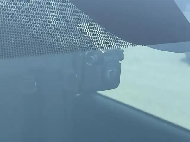 日産 ノート e－パワー ニスモ 岡山県 2018(平30)年 4.2万km ブリリアントホワイトパール 社外ナビ　/Ｂカメラ　/衝突軽減システム　/レーンキープアシスト　/ＯＰニスモベーシック　/横滑り防止　/Ｂｌｕｅｔｏｏｔｈ　/ＥＴＣ　/プッシュスタート　/ＬＥＤ　/純正ＡＷ　/オートライト　/ドラレコ　/コーナーセンサー