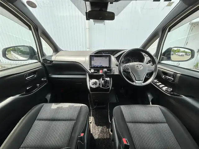 トヨタ ヴォクシー ZS 煌Ⅱ 愛媛県 2019(平31)年 4.9万km ホワイトパールクリスタルシャイン 純正ナビ/Ｂカメ/コーナーセンサー/ＬＥＤ/フォグランプ/フルセグＴＶ/クルコン/ＥＴＣ/オートマッチハイビーム/純正フロアマット/純正ＡＷ/ＵＳＢ/Bluetooth/アイドリングストップ