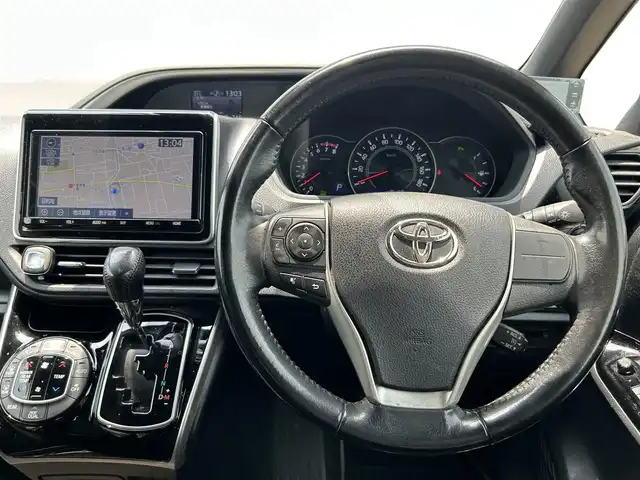 トヨタ ヴォクシー ZS 煌Ⅱ 愛媛県 2019(平31)年 4.9万km ホワイトパールクリスタルシャイン 純正ナビ/Ｂカメ/コーナーセンサー/ＬＥＤ/フォグランプ/フルセグＴＶ/クルコン/ＥＴＣ/オートマッチハイビーム/純正フロアマット/純正ＡＷ/ＵＳＢ/Bluetooth/アイドリングストップ