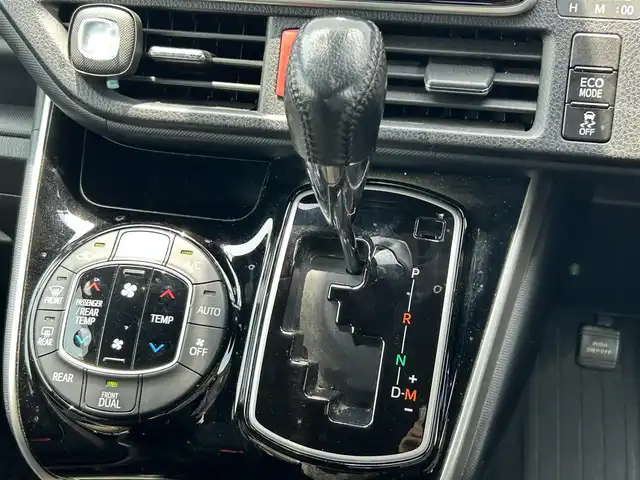 トヨタ ヴォクシー ZS 煌Ⅱ 愛媛県 2019(平31)年 4.9万km ホワイトパールクリスタルシャイン 純正ナビ/Ｂカメ/コーナーセンサー/ＬＥＤ/フォグランプ/フルセグＴＶ/クルコン/ＥＴＣ/オートマッチハイビーム/純正フロアマット/純正ＡＷ/ＵＳＢ/Bluetooth/アイドリングストップ